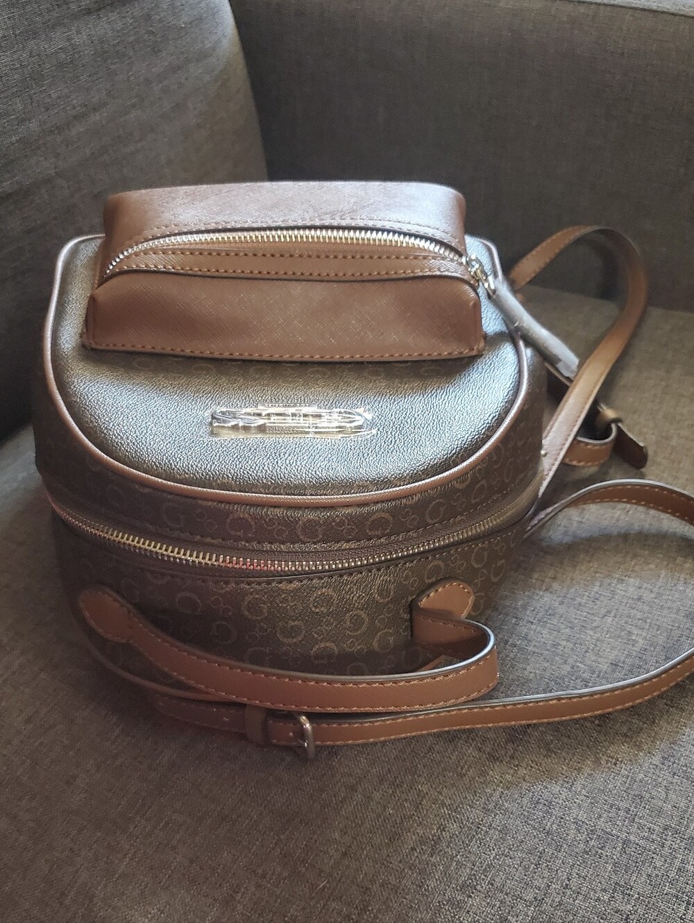 NEW GUESS Backpack - Picture 4 of 9